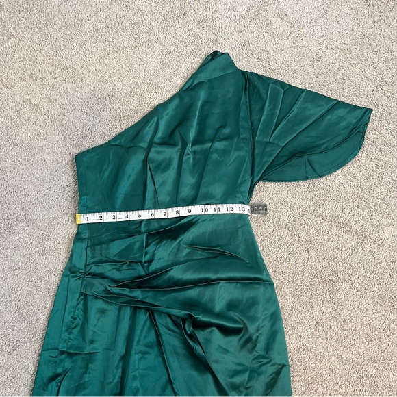 NWT! Cupshe Green Satin Ruched One-Shoulder Cocktail Dress. Size Small. - Picture 8 of 11